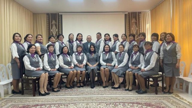 Қызметкерлер