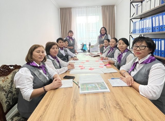 Қызметкерлер